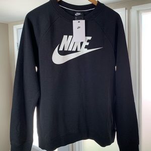 NWT Women's Black Nike Crewneck Sweatshirt
